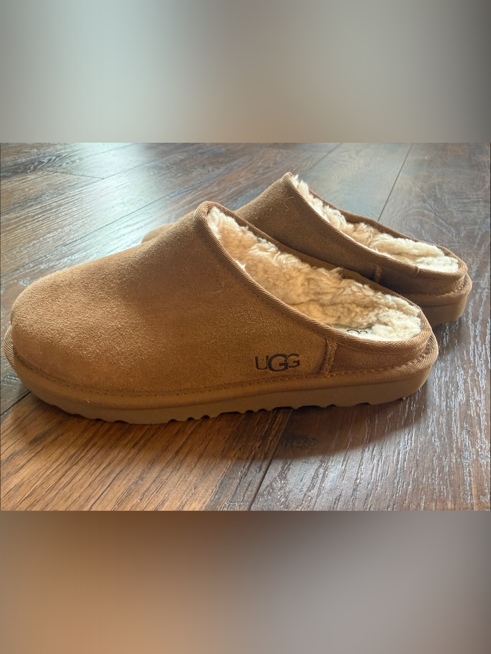 UGG Classic Clog Slippers Chestnut Women’s Size 6 NWOT Never Worn